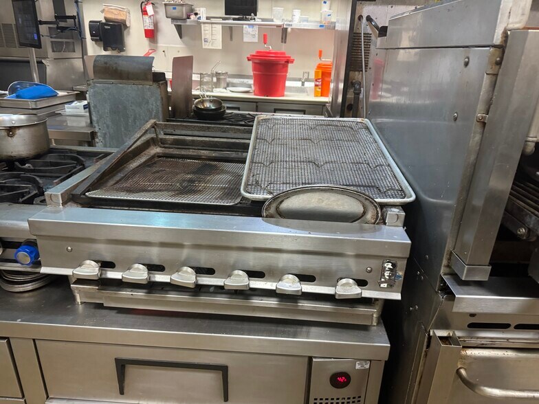 More Photos Of 5716 E 2nd St, Long Beach Restaurant For Sale