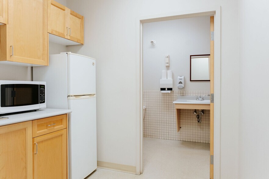 More Photos Of 105 Laurell Rd, Gander Showroom For Sale