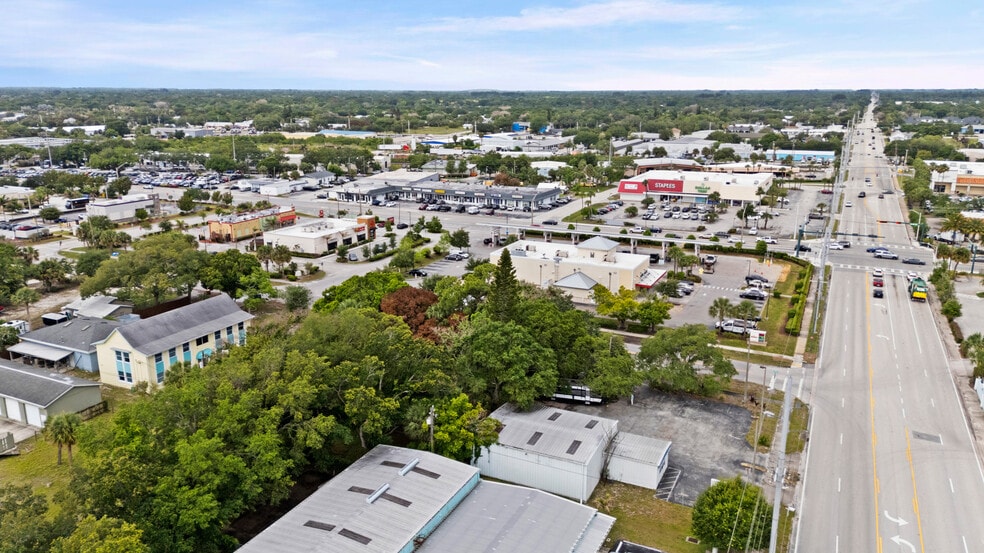 More Photos Of 725 12th St, Vero Beach Auto Repair For Sale