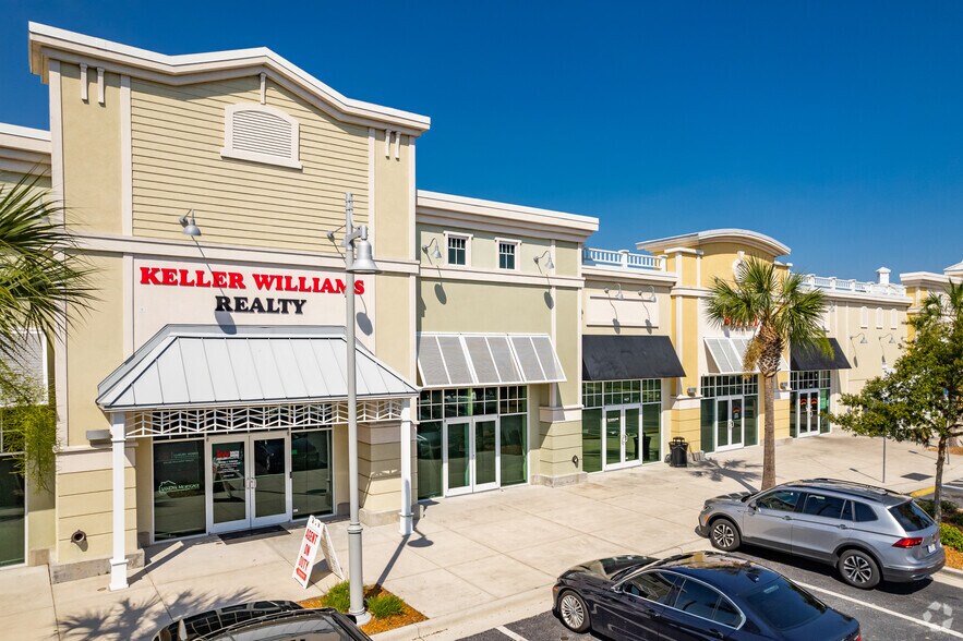 More Photos Of 252 Harbor Village Ln, Apollo Beach General Retail For Lease