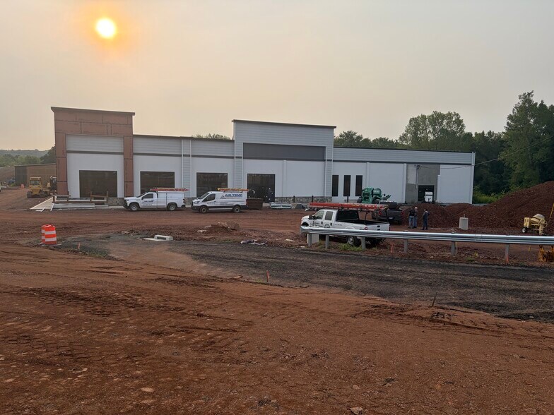 More Photos Of 337 Berlin Tpke, Berlin General Retail For Lease