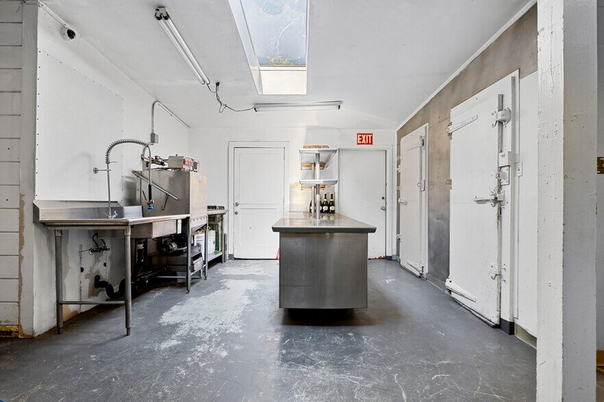 More Photos Of , Willits Unknown For Sale