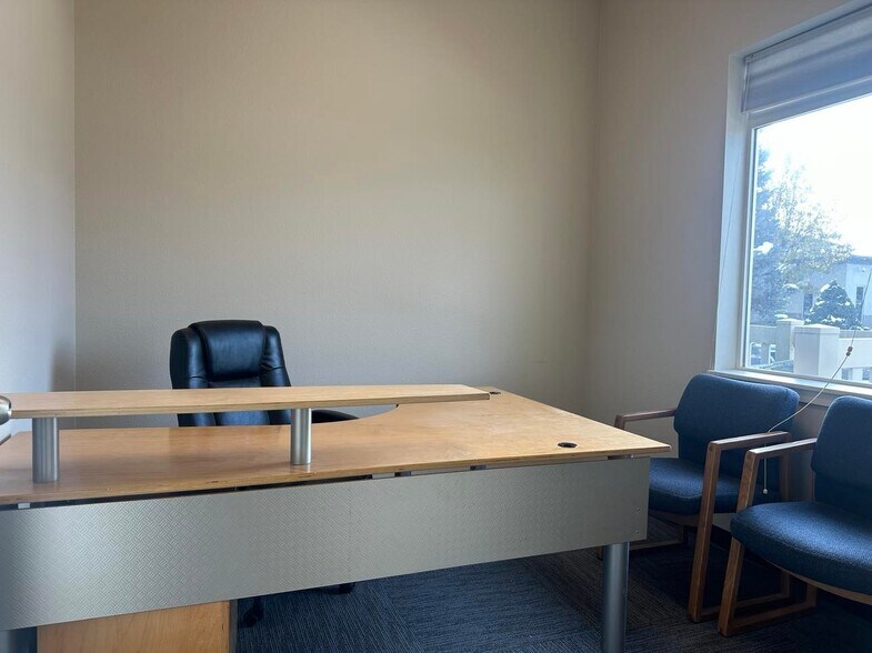 More Photos Of 125 E 50th St, Garden City Office For Sale