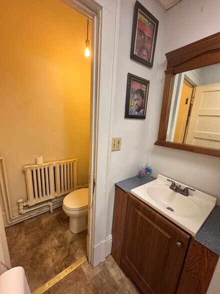 More Photos Of 204 Lancaster St, Albany Storefront Retail Residential For Sale