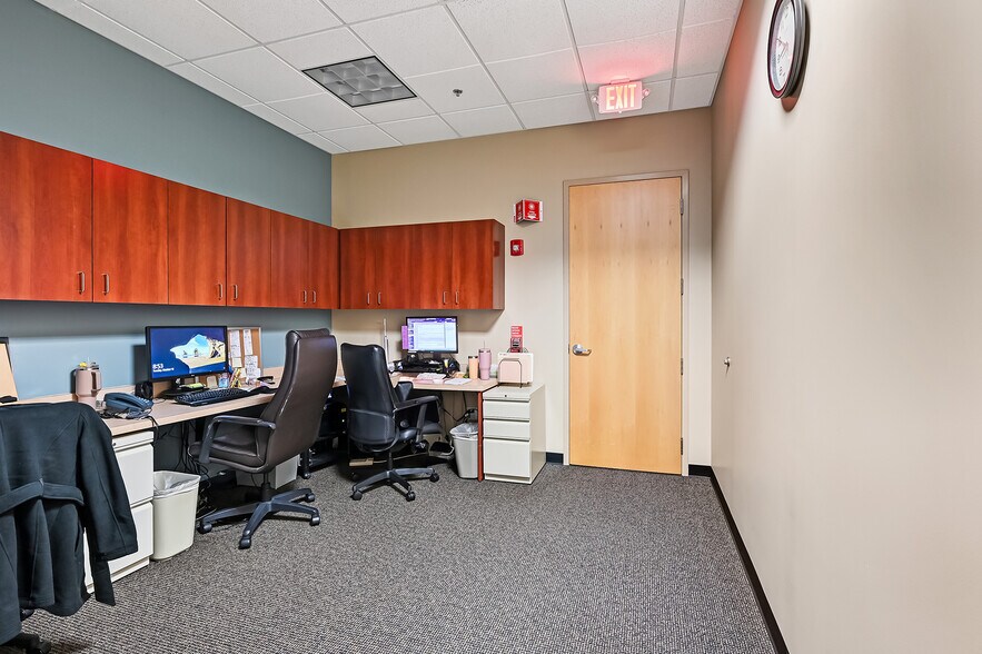 More Photos Of 1256 Waterford Dr, Aurora Medical For Sale