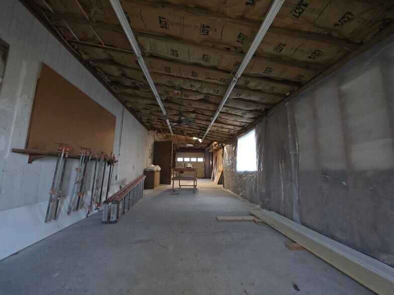 More Photos Of 2034 W 5th St, Washington Showroom For Sale