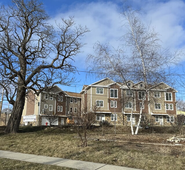 Primary Photo Of 204 Grand Ave, Mukwonago Apartments For Sale