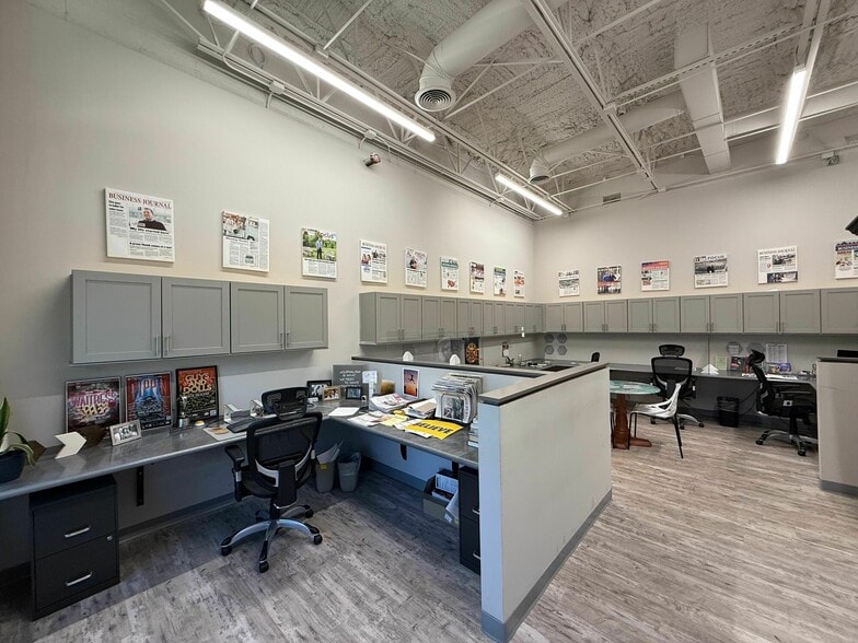 More Photos Of 2101 W Chesterfield Blvd, Springfield Office For Sale