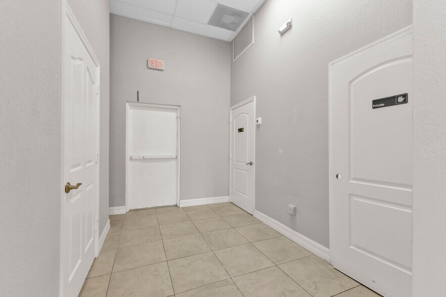 More Photos Of 4694 Tamiami Trl, Port Charlotte Freestanding For Lease