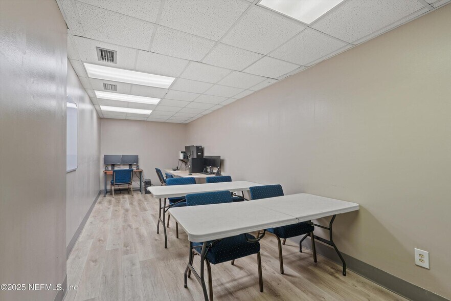 More Photos Of 3787 Old Middleburg Rd, Jacksonville Office For Sale