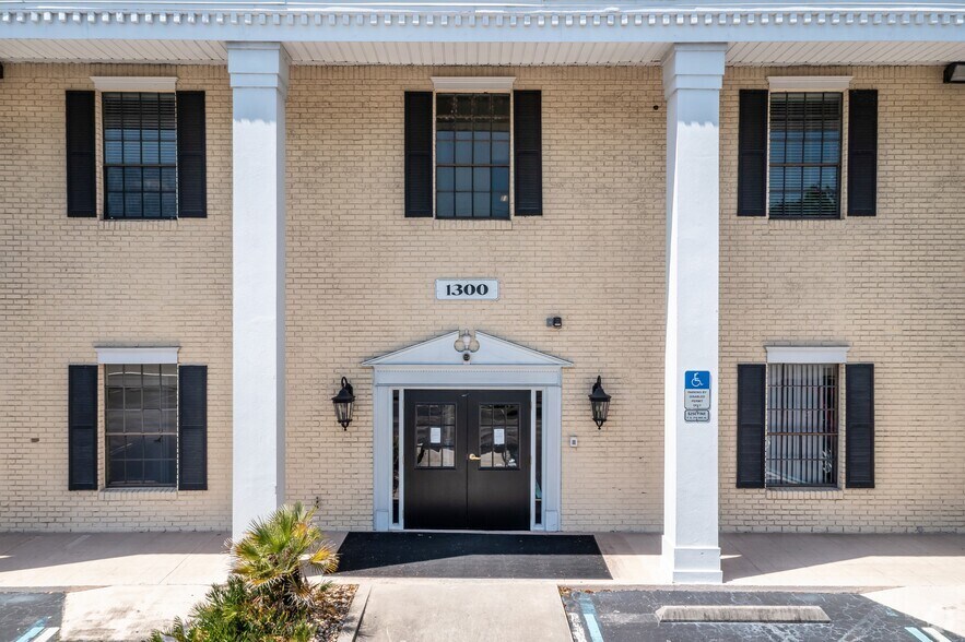 More Photos Of 1300 N Semoran Blvd, Orlando Office For Lease