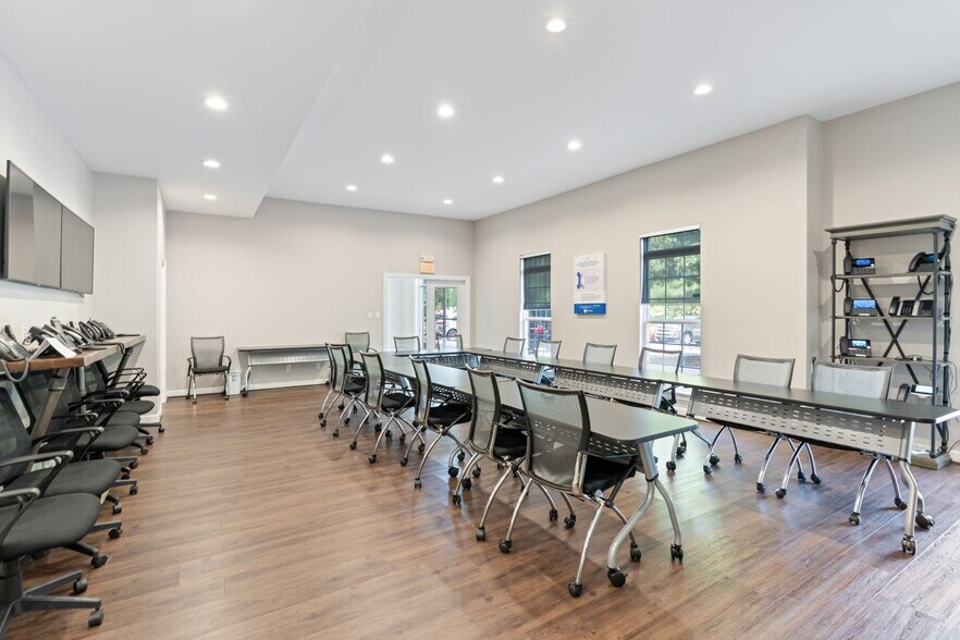 More Photos Of 3240 Office Pointe Pl, Louisville Coworking Space