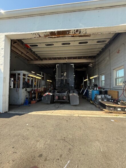More Photos Of 1132 N Irving St, Allentown Truck Terminal For Lease
