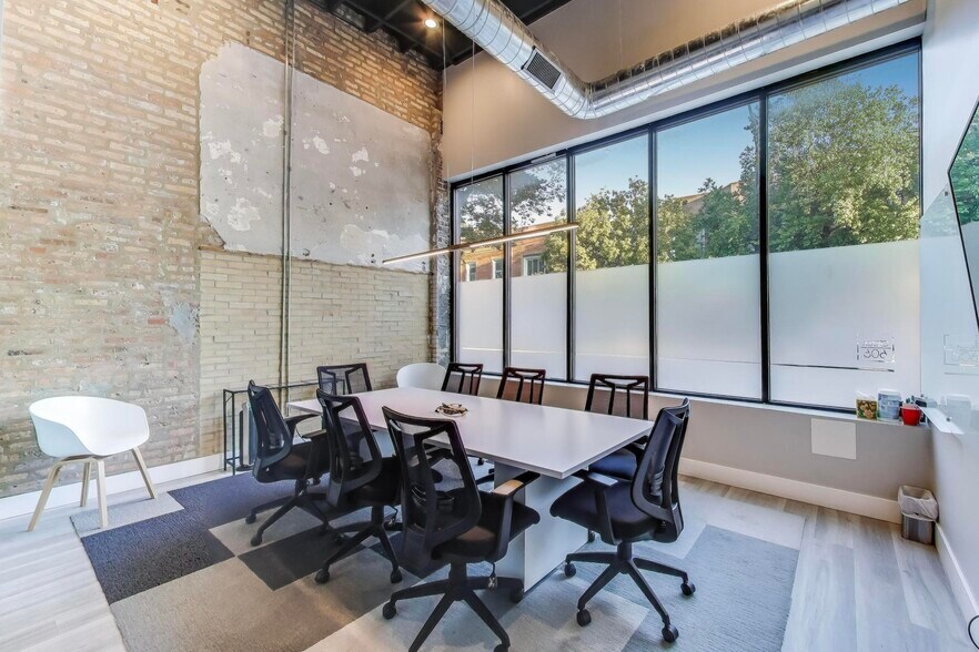 More Photos Of 3271 W Armitage Ave, Chicago Coworking Space