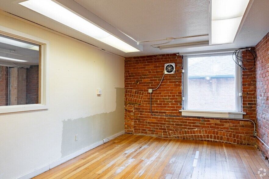 More Photos Of 106 Main St, Boise General Retail For Lease