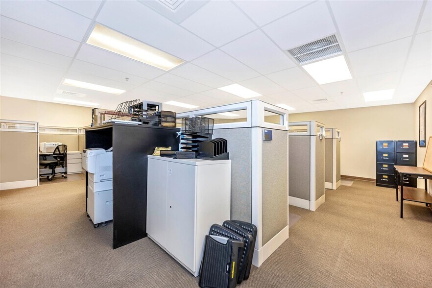 More Photos Of 7315-A Grove Rd, Frederick Warehouse For Lease