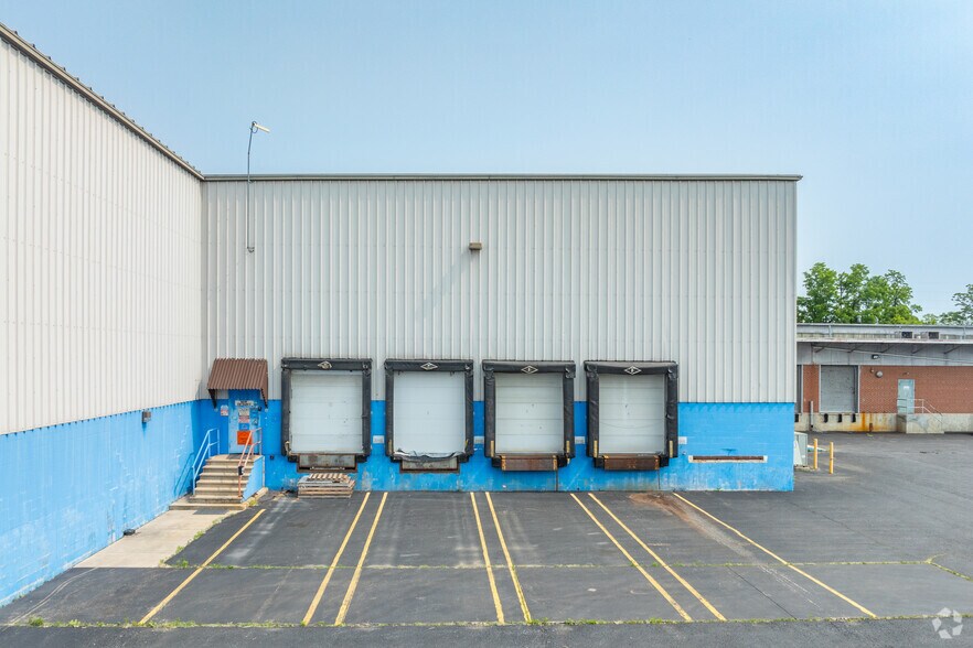 More Photos Of 225 N 16th St, Lebanon Distribution For Lease