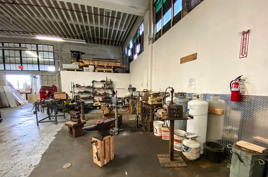 More Photos Of 2808 SE 9th Ave, Portland Manufacturing For Lease