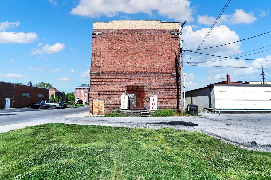 More Photos Of 111 S Walnut St, Edinburgh Theater Concert Hall For Sale
