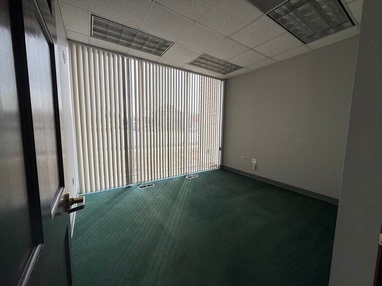 More Photos Of 750-758 S Monroe St, Monroe Office For Sale