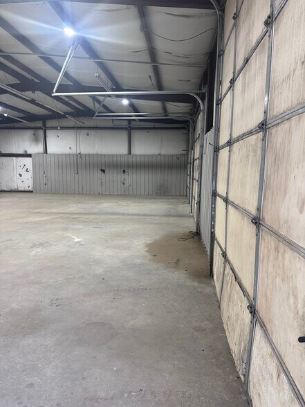 More Photos Of 567 E Highway 64, Conway Showroom For Lease