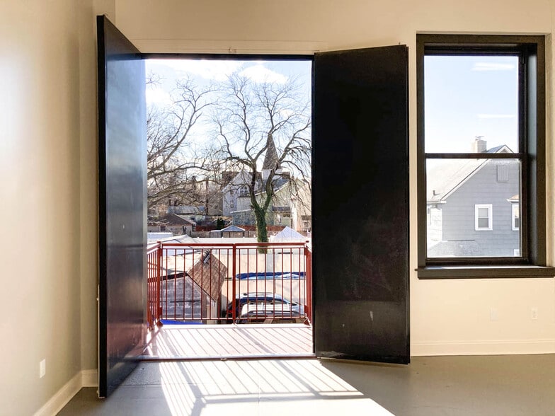 More Photos Of 145 Clove Rd, Staten Island Warehouse For Lease