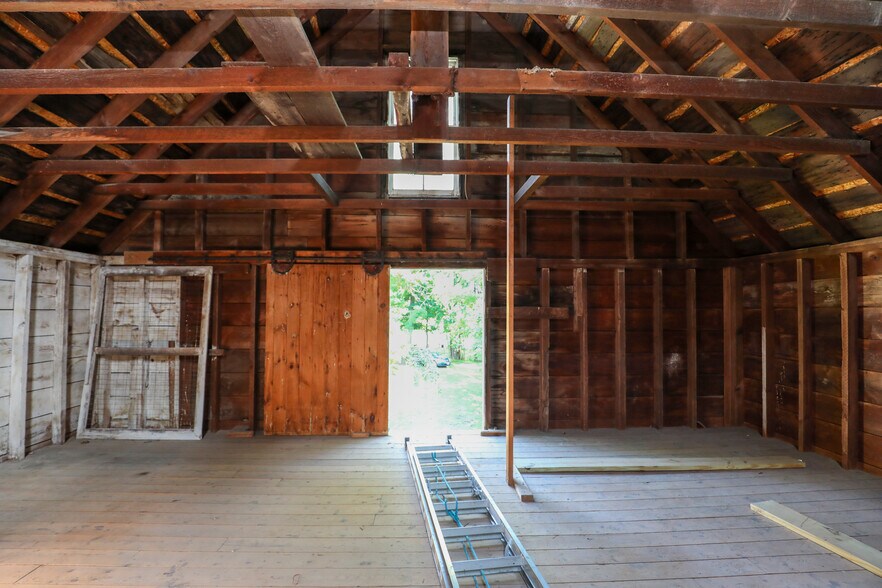 More Photos Of 12 Lounsbury Ct, Kingston Light Manufacturing For Lease