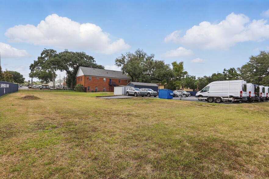 More Photos Of 5639 Hansel Ave, Orlando Office For Lease