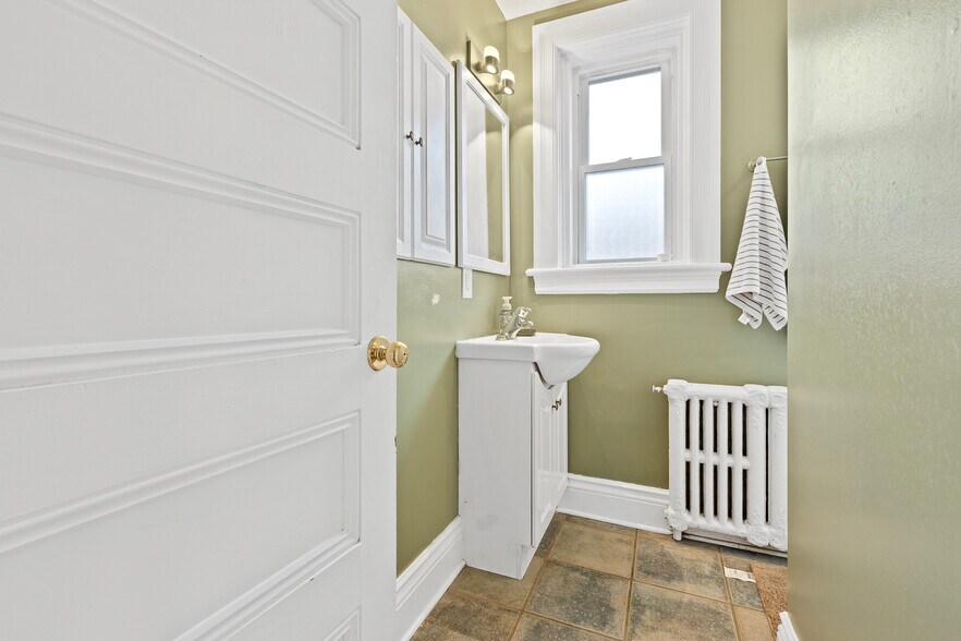 More Photos Of 84 Fourth Av, Ottawa Apartments For Sale