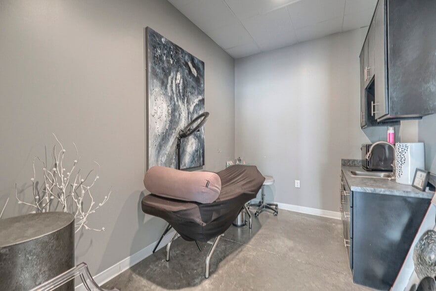 More Photos Of 100 N Main St, Midland Apartments For Lease