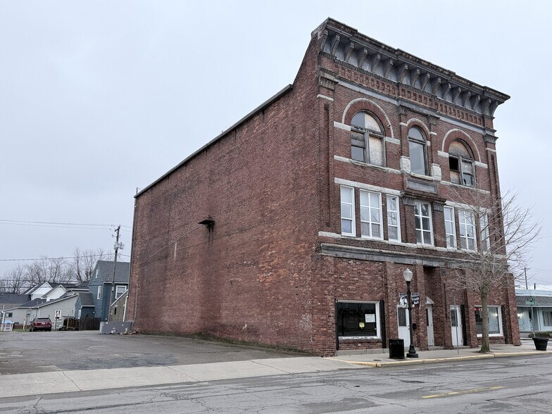 Primary Photo Of 301 N Harrison St, Alexandria General Retail For Sale