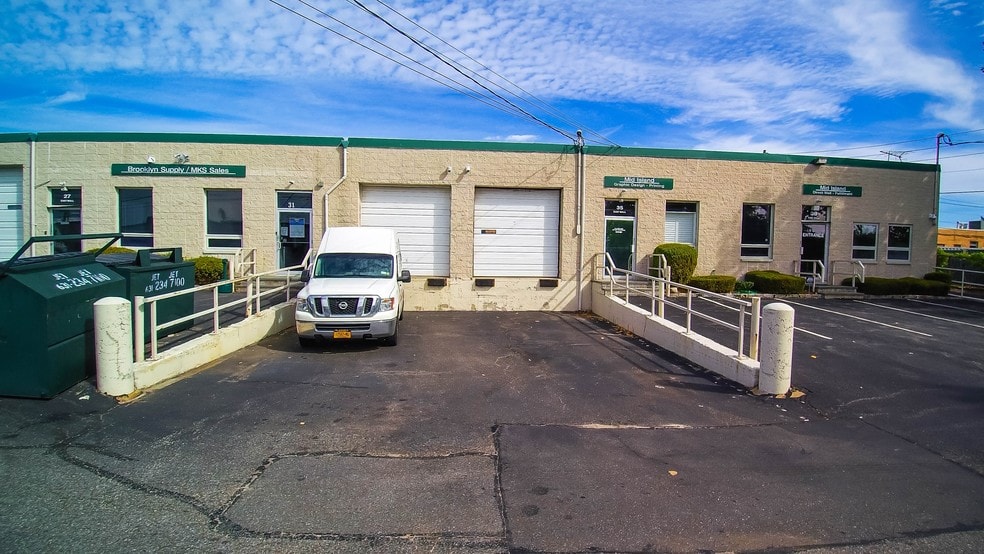 More Photos Of 14-38 East Mall, Plainview Warehouse For Lease