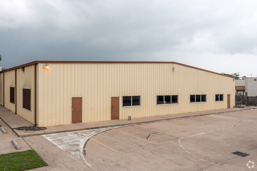 More Photos Of 7770 Spencer Hwy, Pasadena Light Distribution For Sale