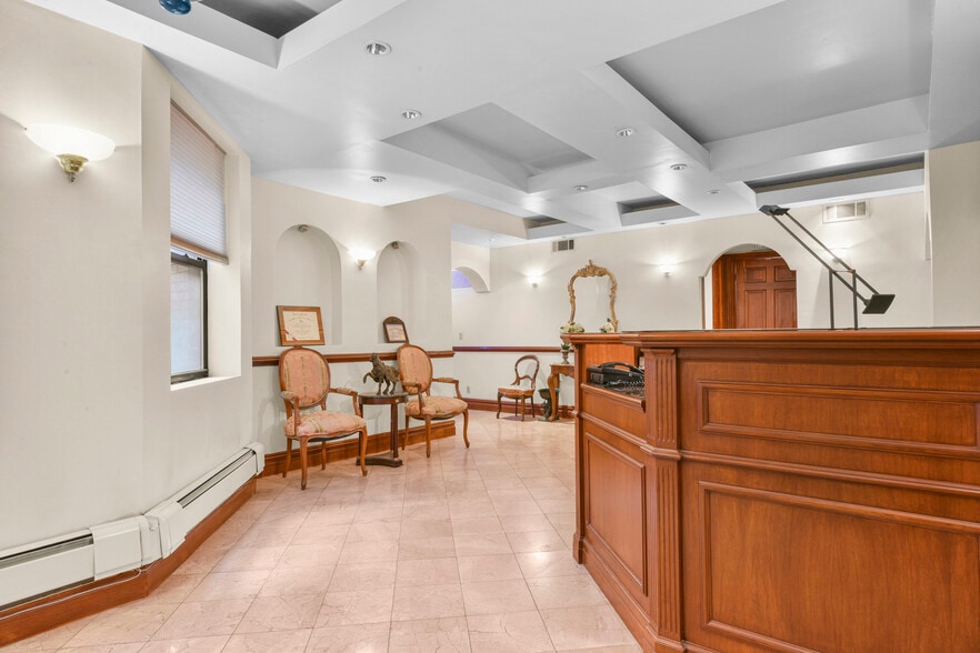 More Photos Of 115 E 61st St, New York Medical For Lease
