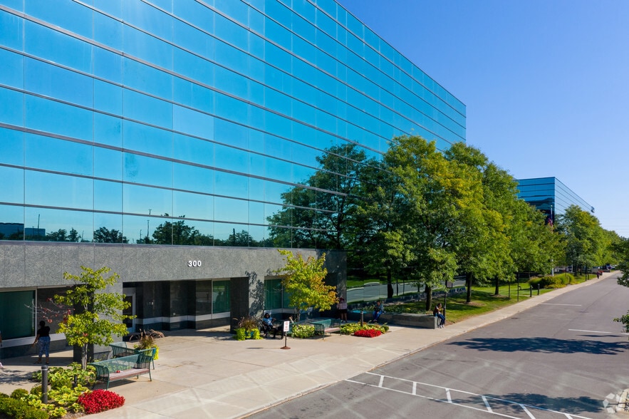 More Photos Of 300 E Big Beaver Rd, Troy Office For Lease