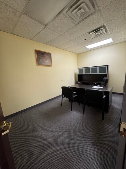 More Photos Of 1303 W Walnut Hill Ln, Irving Office For Lease