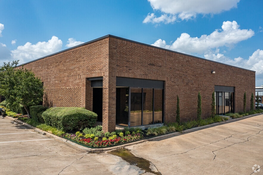 More Photos Of 3150 Premier Dr, Irving Unknown For Lease