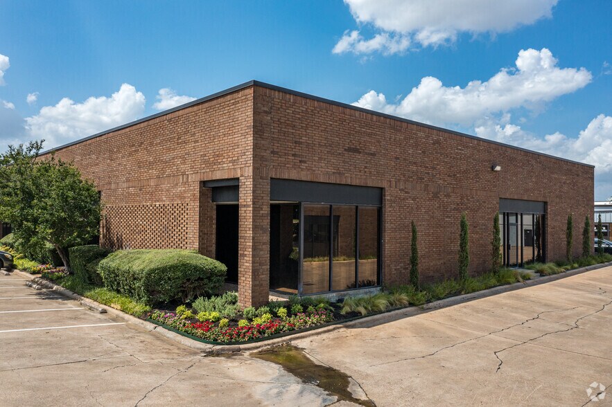 More Photos Of 3150 Premier Dr, Irving Unknown For Lease