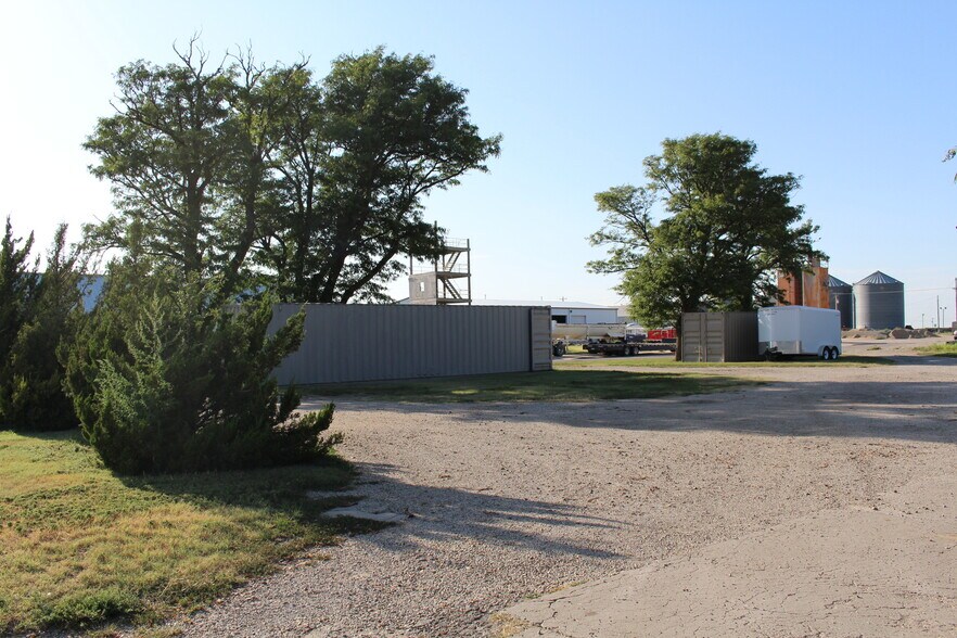 More Photos Of 112 Barclay Ave, Wa Keeney Veterinarian Kennel For Sale