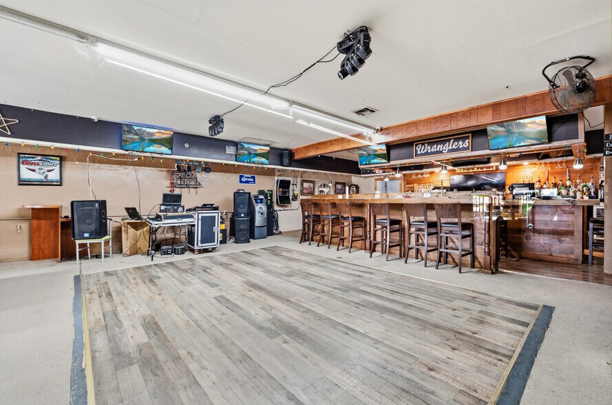 More Photos Of 106 E Elm St, Hillsboro Specialty For Sale