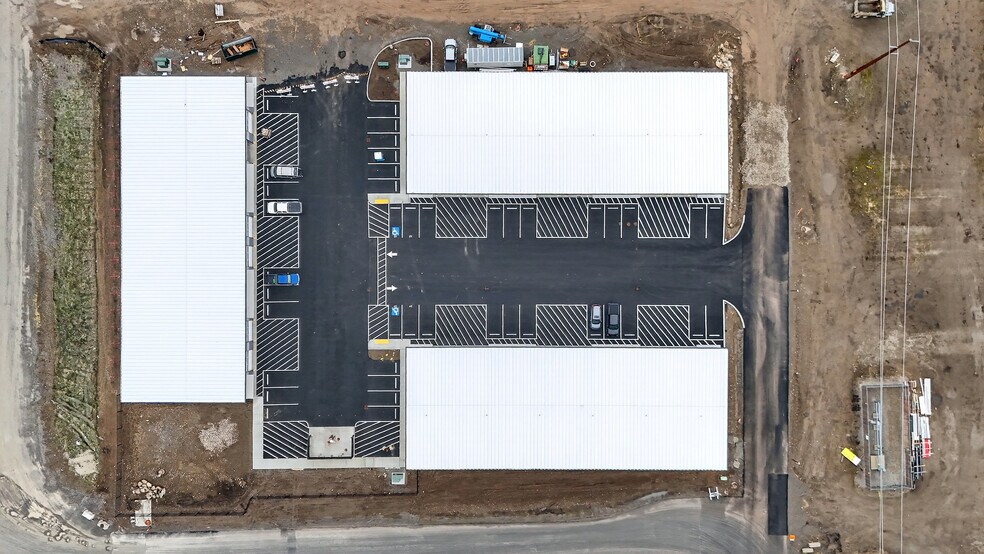 More Photos Of 4524 N Barker Rd, Spokane Valley Showroom For Lease