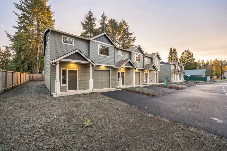 More Photos Of 3005 Russell Rd, Centralia Apartments For Sale