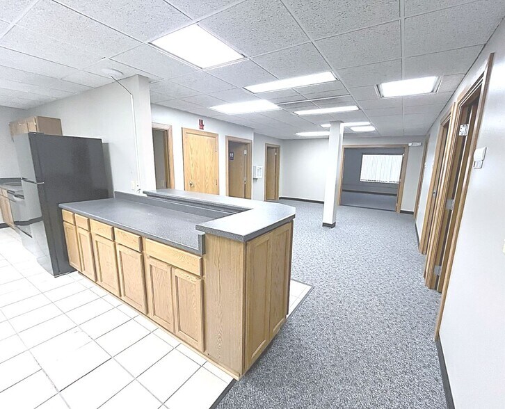 More Photos Of 1454 30th St, West Des Moines Office For Sale