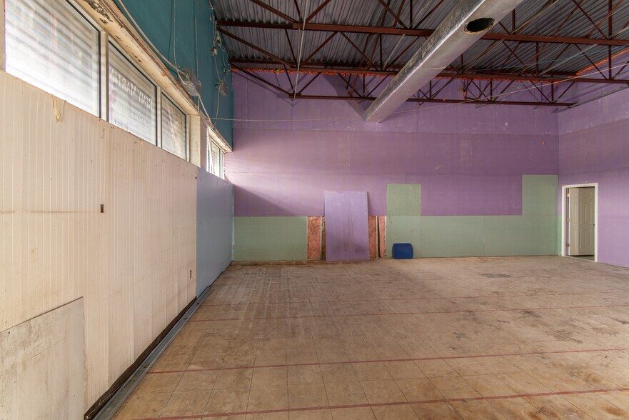 More Photos Of 1115 Genesee ave, Saginaw General Retail For Sale