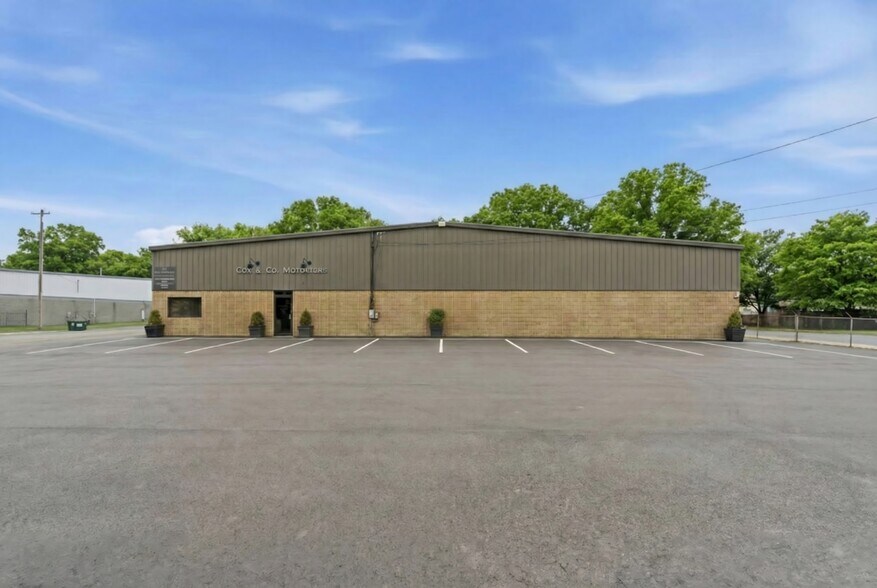 More Photos Of 213 Whitsett Rd, Nashville Warehouse For Sale