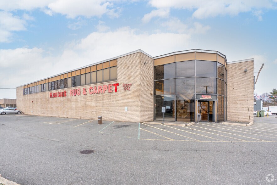More Photos Of 55-65 Price Pky, Farmingdale Warehouse For Lease