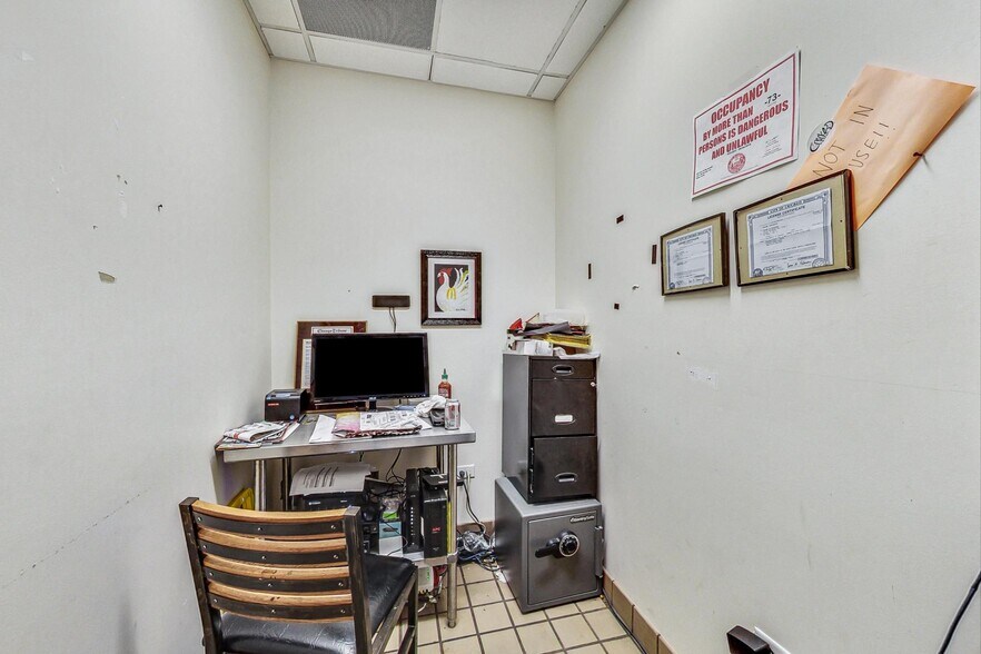 More Photos Of 1359 N Milwaukee Ave, Chicago Restaurant For Sale