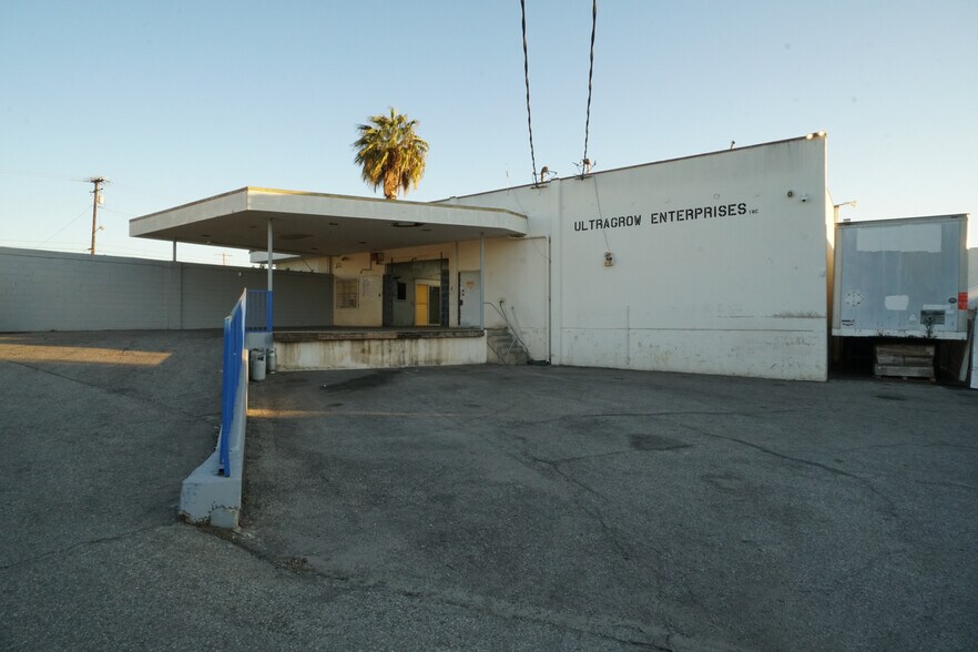 More Photos Of 13501 S Main St, Los Angeles Warehouse For Lease