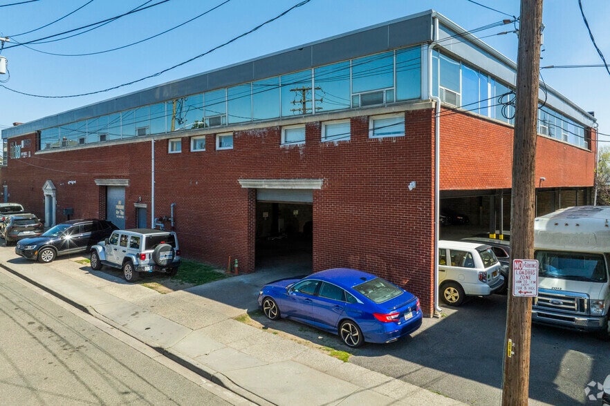 More Photos Of 15-17 Hoover St, Inwood Flex For Sale