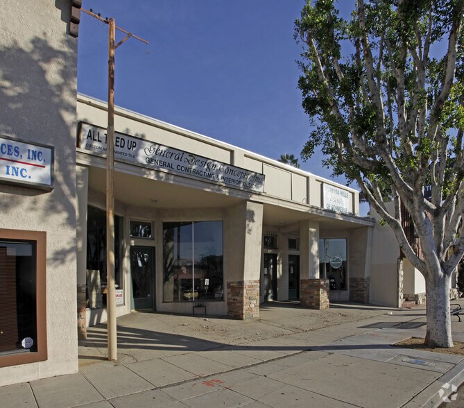 More Photos Of 17723-17725 Chatsworth St, Granada Hills Storefront For Lease